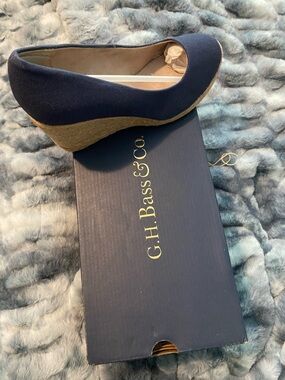 G.H. Bass & Co. Navy Canvas Espadrille Wedge Pump, NWT.